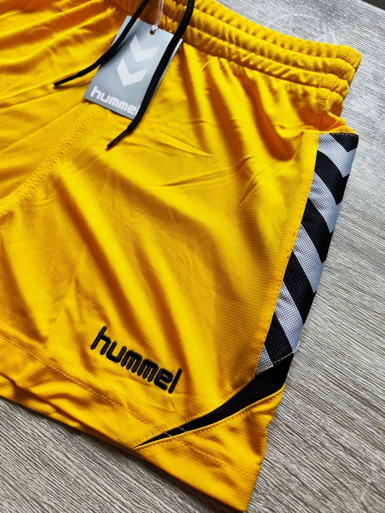 Spodenki sportowe Hummel, rozmiar XS, nowe w folii. Wymiary na płasko: