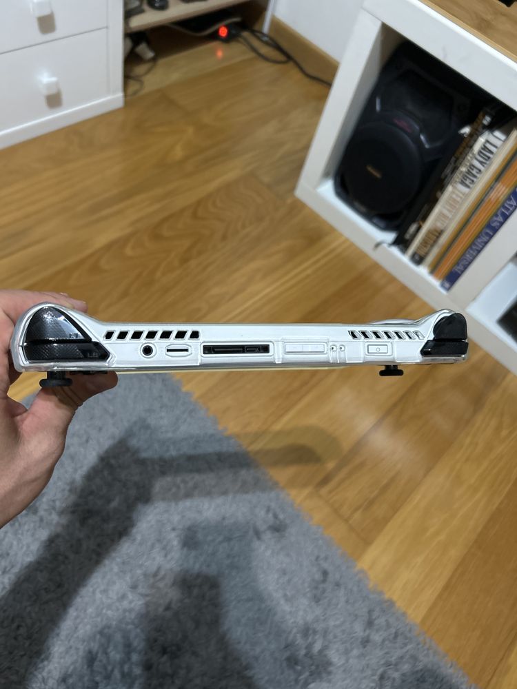 Asus Rog Ally com capa silicone