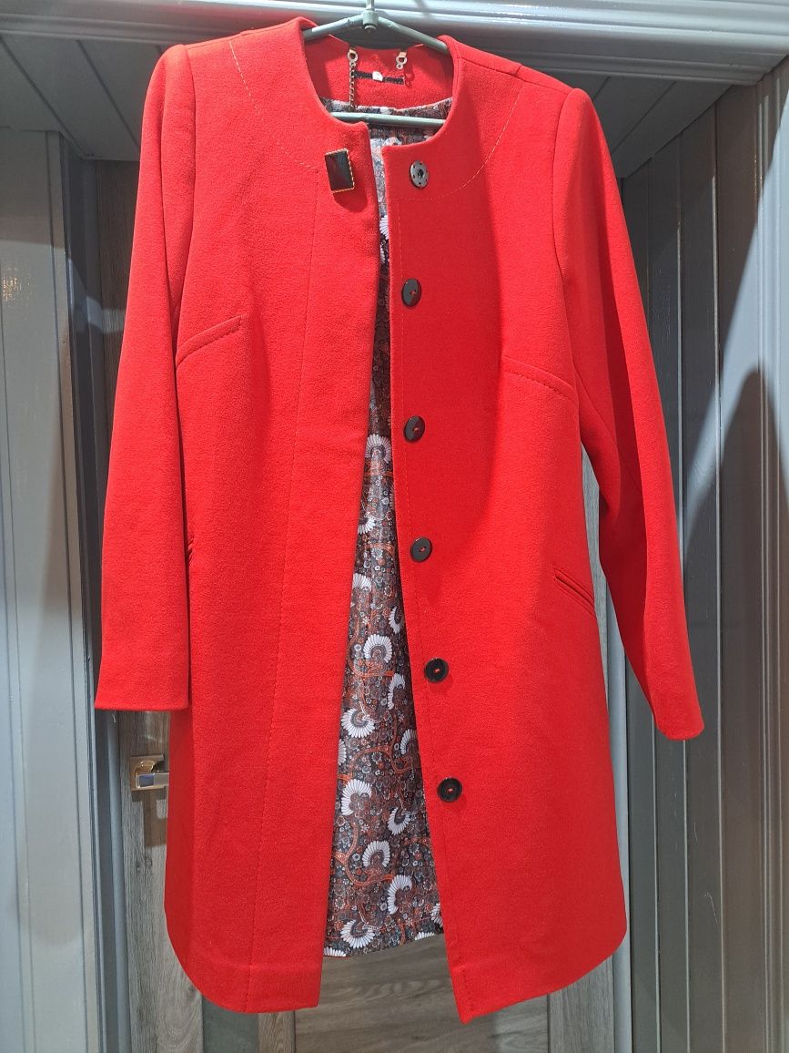 Пальто кашемір червоного кольору