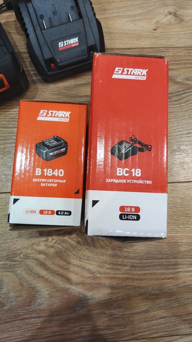 Акумулятор та зарядка Stark