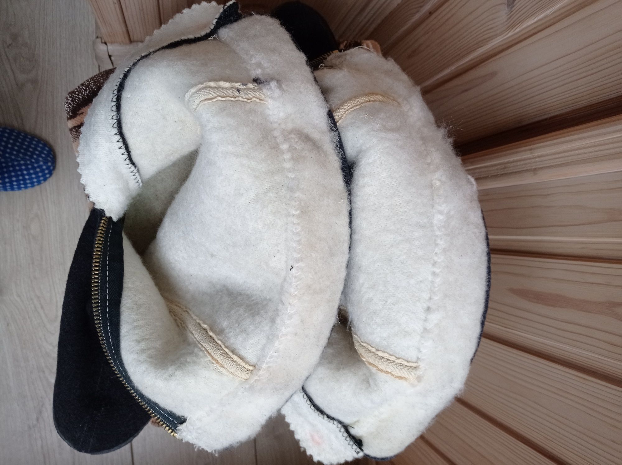 Продам  войлочные женские зимние сапоги 40 размер