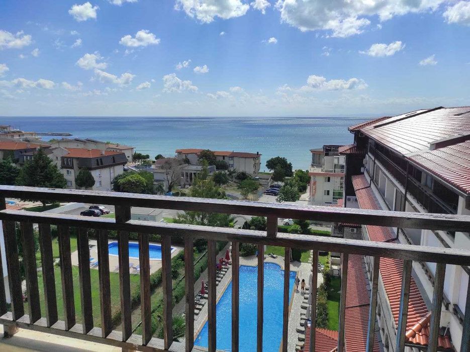 Продаж трикімнатної квартири у місті Святий Влас (Болгарія)