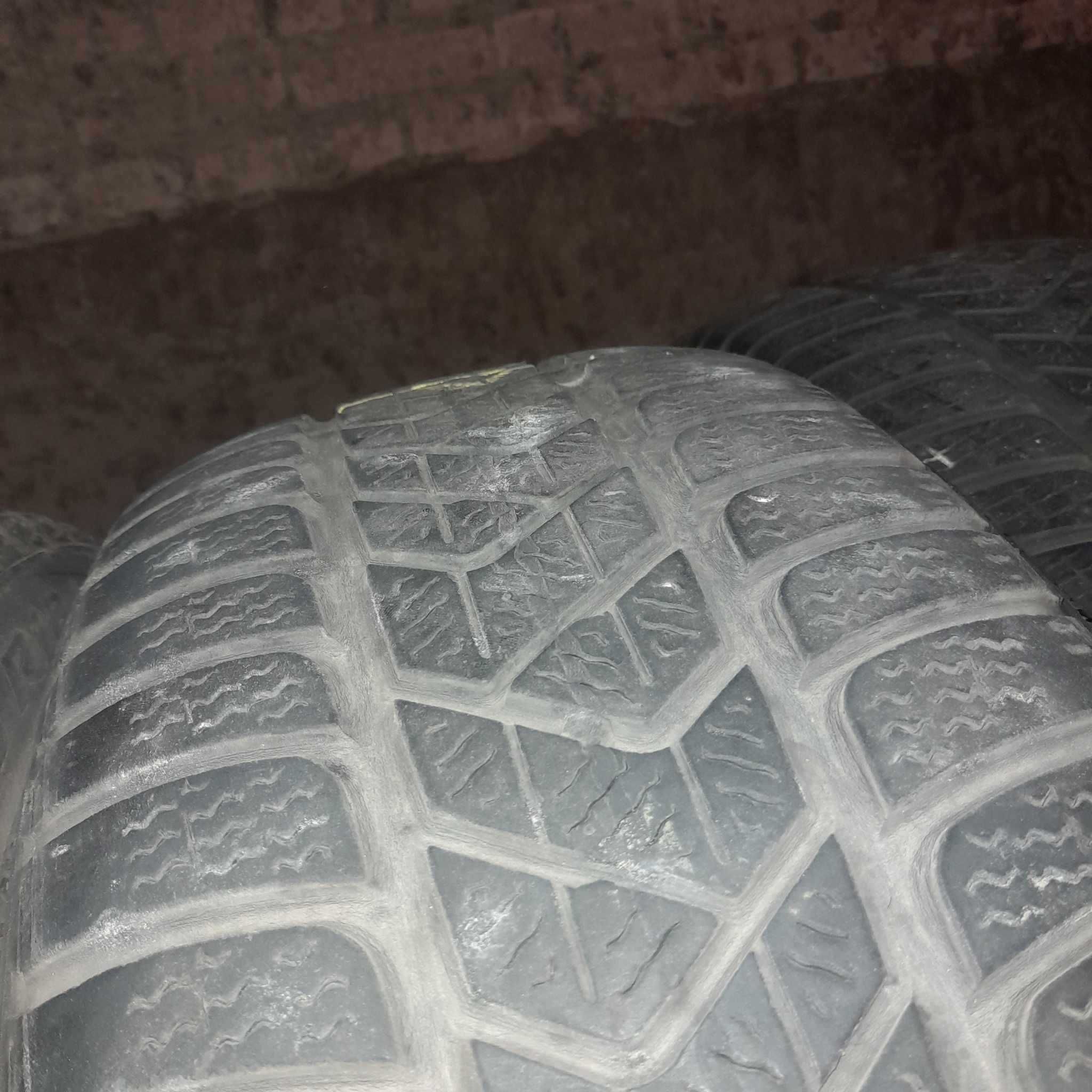 opony 225/45 18 Pirelli 16 rok