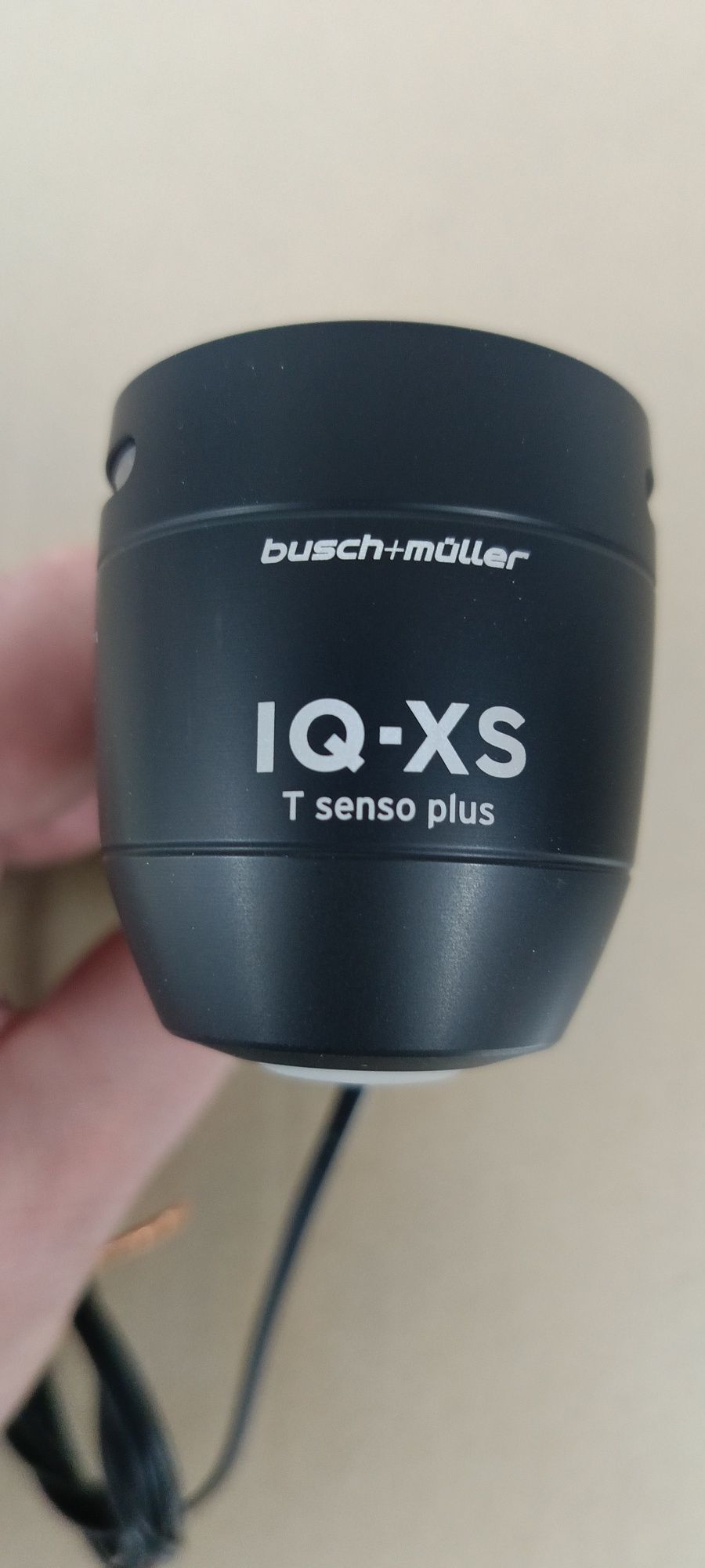 Busch Müller IQ-XS Senso Plus 70Lux . Lampka przednia Dynamo.