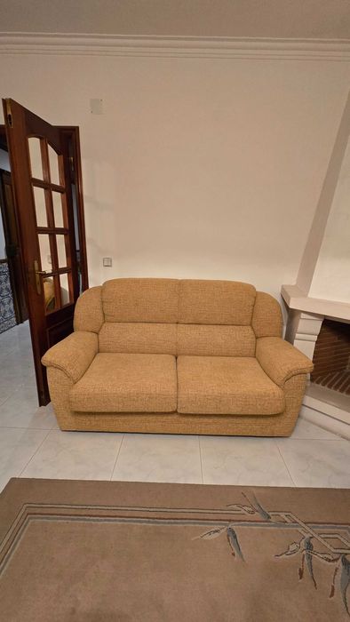 Sofá 2 lugares COMO NOVO com 1,70m largura