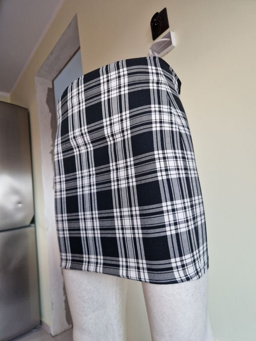 Spódniczka czarno biała w kratkę