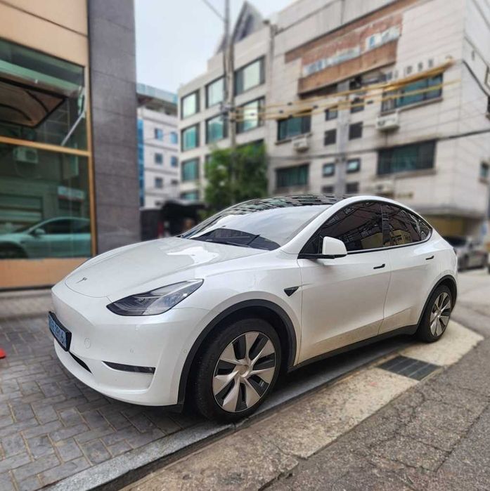 Tesla Model Y 2021 року