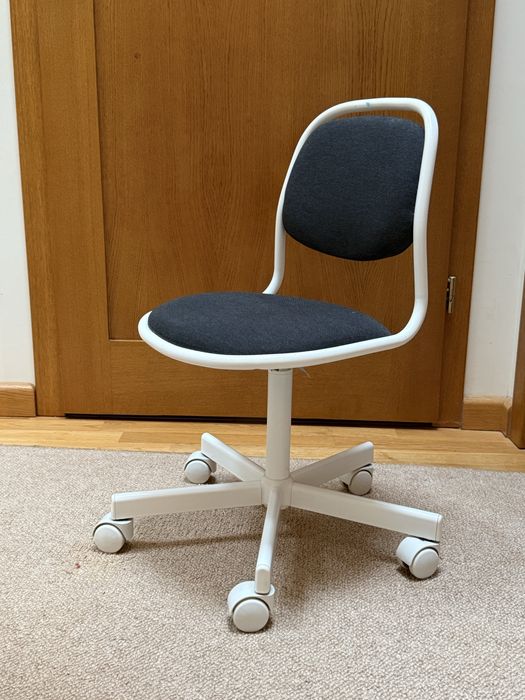 IKEA ÖRFJÄLL Dziecięce krzesło biurowe, biały/Vissle jasnoszary