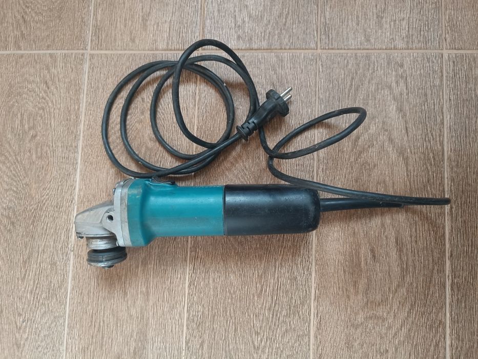 Продам болгарку макіта