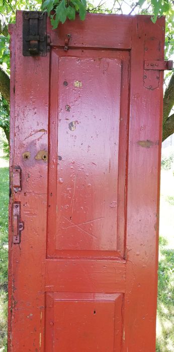 stare drewniane drzwi dwuskrzydłowe