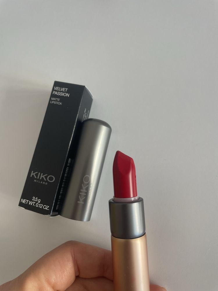 Помада матова KIKO velvet passion червона