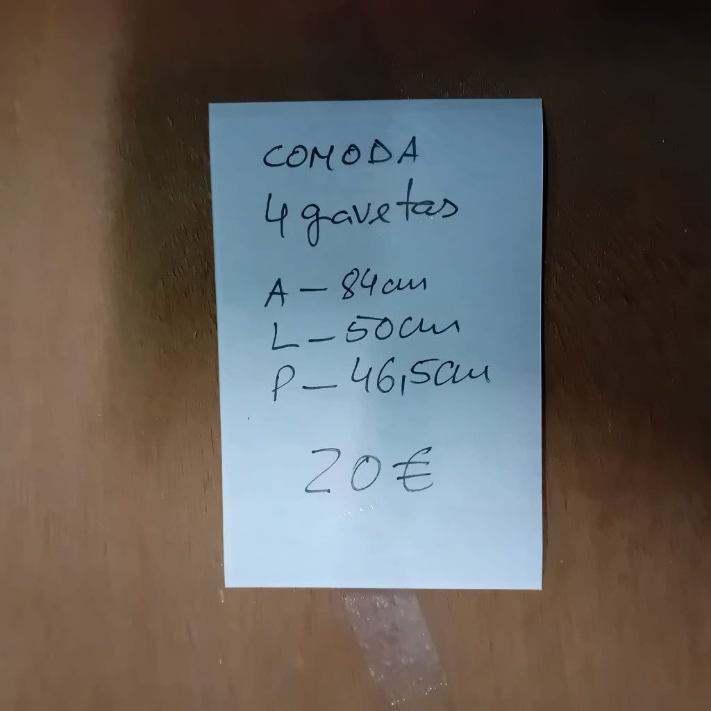 Cómoda de 4 gavetas
