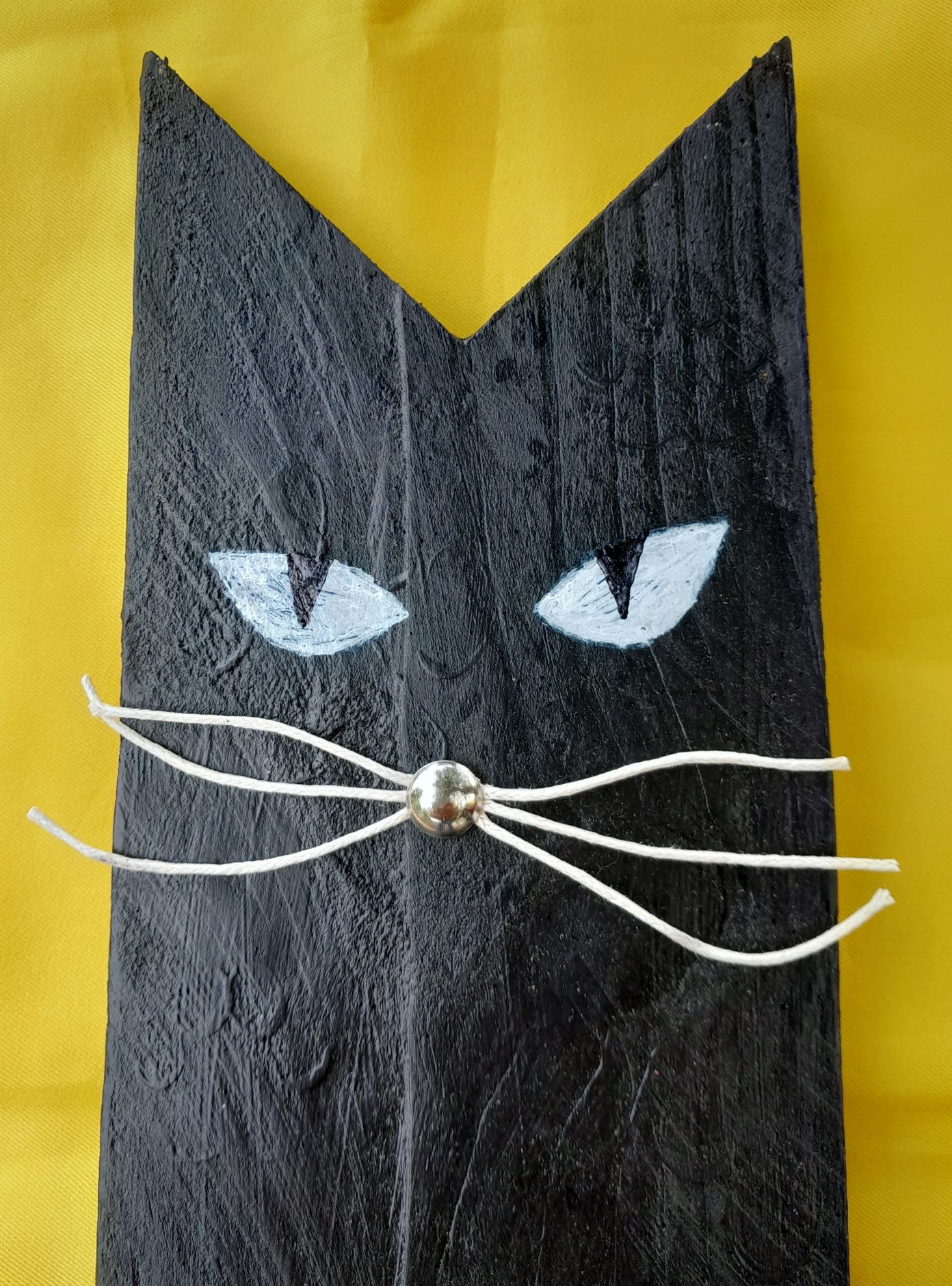 Cabide artesanal em madeira formato gato