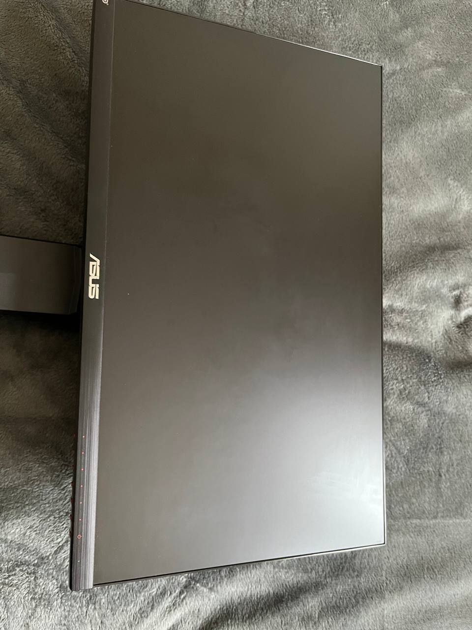 Komputer gamingowy z monitorem 144hz