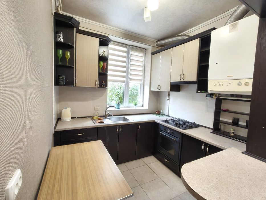 Центр міста. Оренда частина будинку з окремими своїм двором та входом.