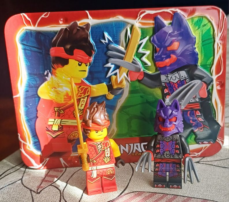 Metal Box LEGO Ninjago – Jay vs. Cinder figurki kolekcjonerskie