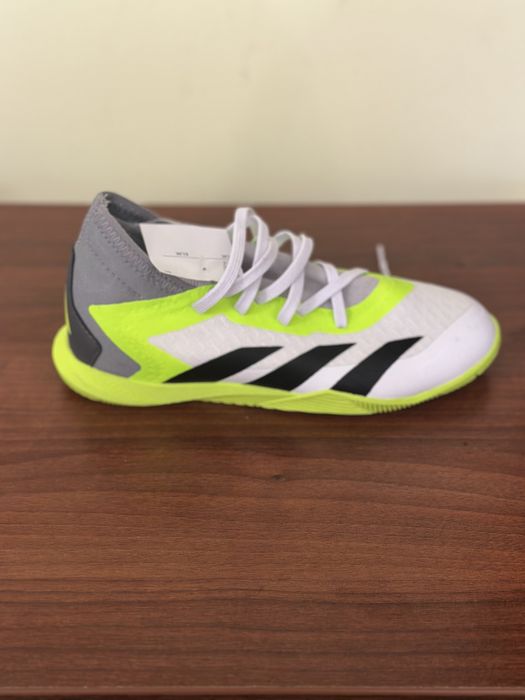 Продам футзалки adidas 34 розмір