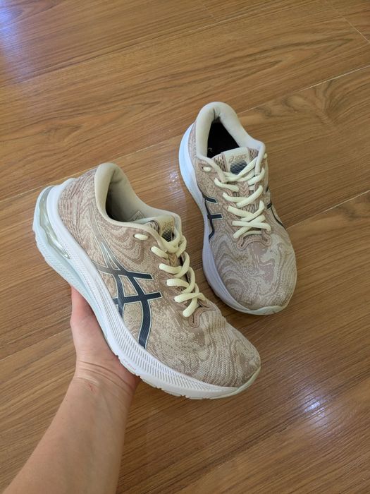 Кросівки жіночі ASICS