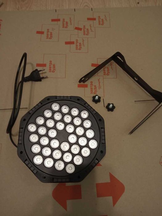 Парик, прожектор Ied par. RGB. DMX.