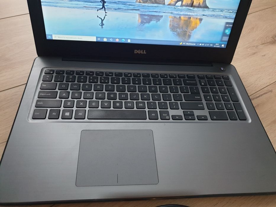 Laptop Dell Inspiron 5567 i5-7200U 8GB 1T AMD R7 M445 FHD