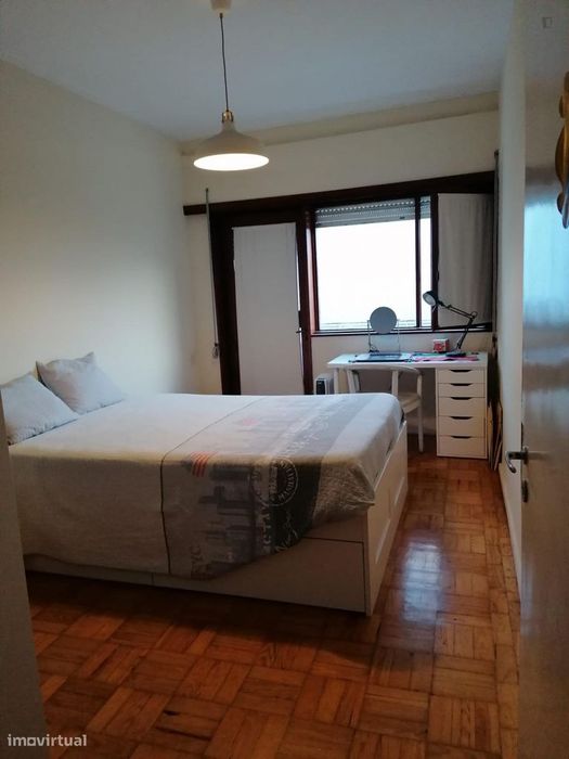 389224 - Quarto com cama de casal em...