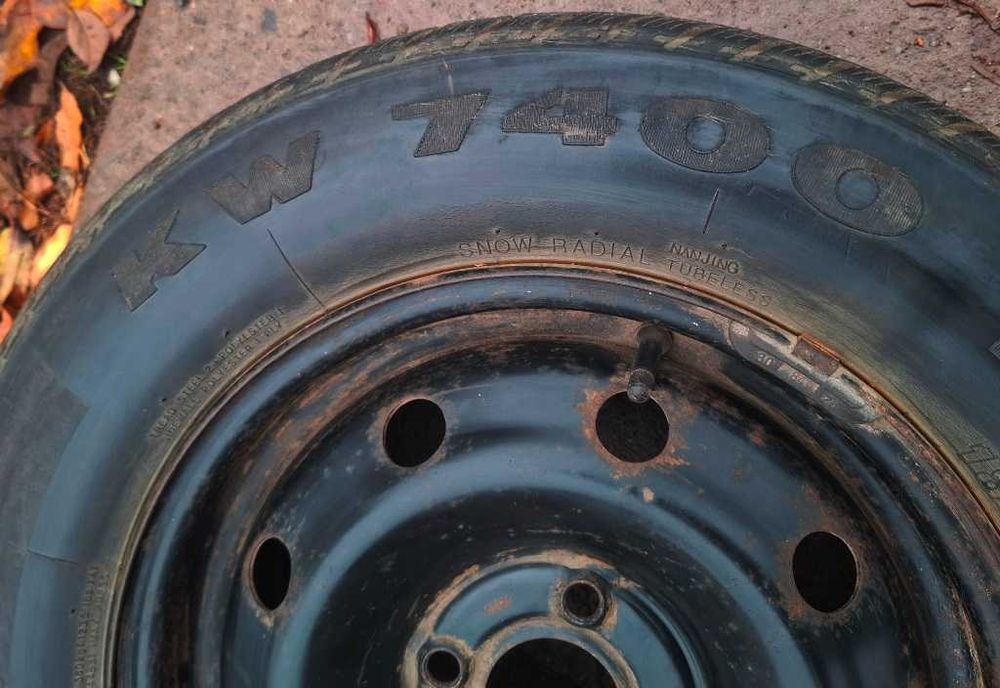 Зимова гума "KUMHO" зі сталевими дисками для Dacia Логан