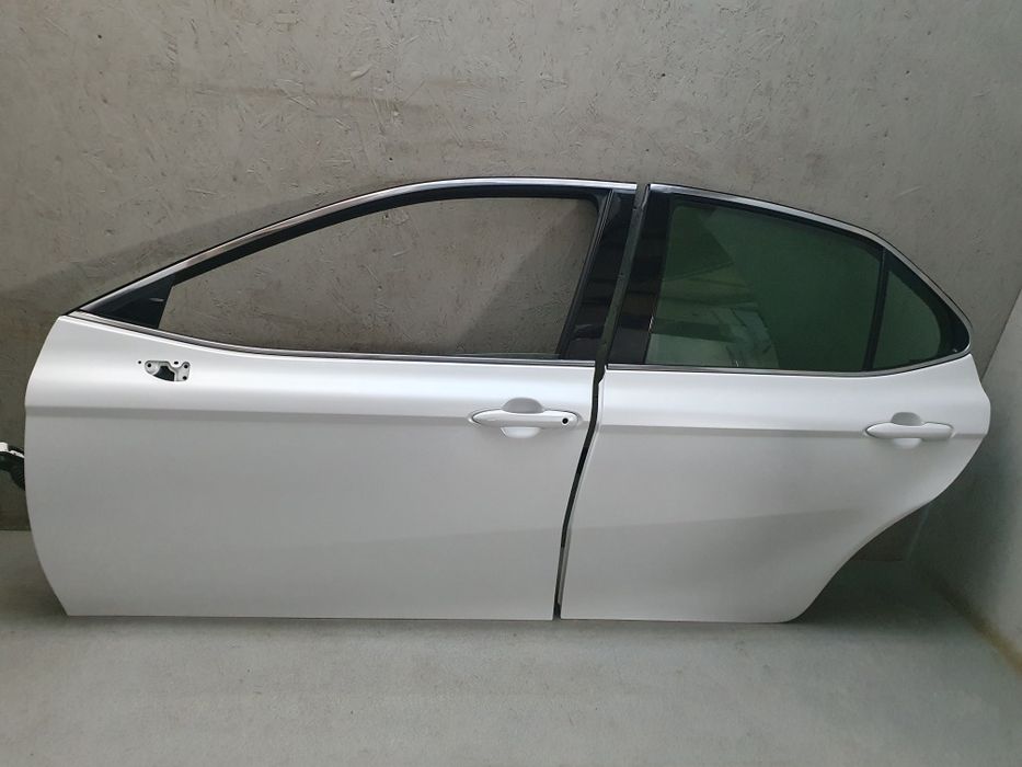Двері білий колір 040 Toyota Camry V70 XLE LE SE розборка 2019-2023р