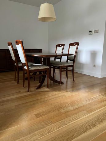 Stół i krzesła dębowe - wybarwienie orzech
