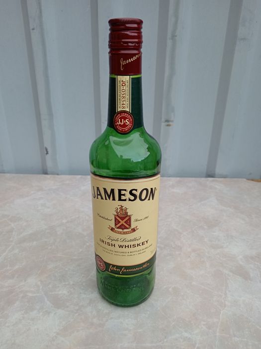 Порожня пляшка з-під Jameson 0.7 л