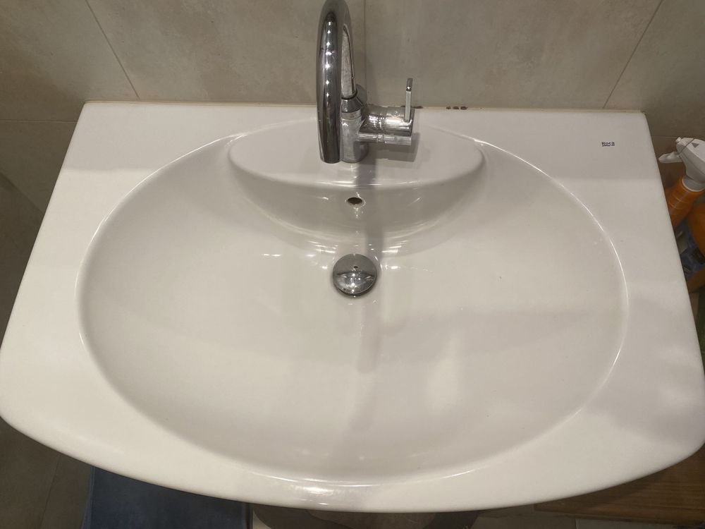 Umywalka Roca 80 cm na 50 cm biała