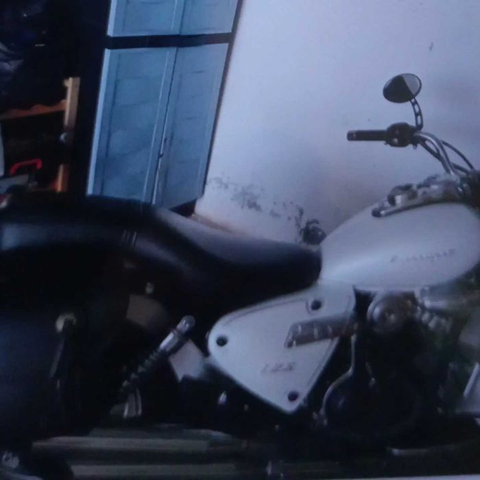 Moto linda e bom estado