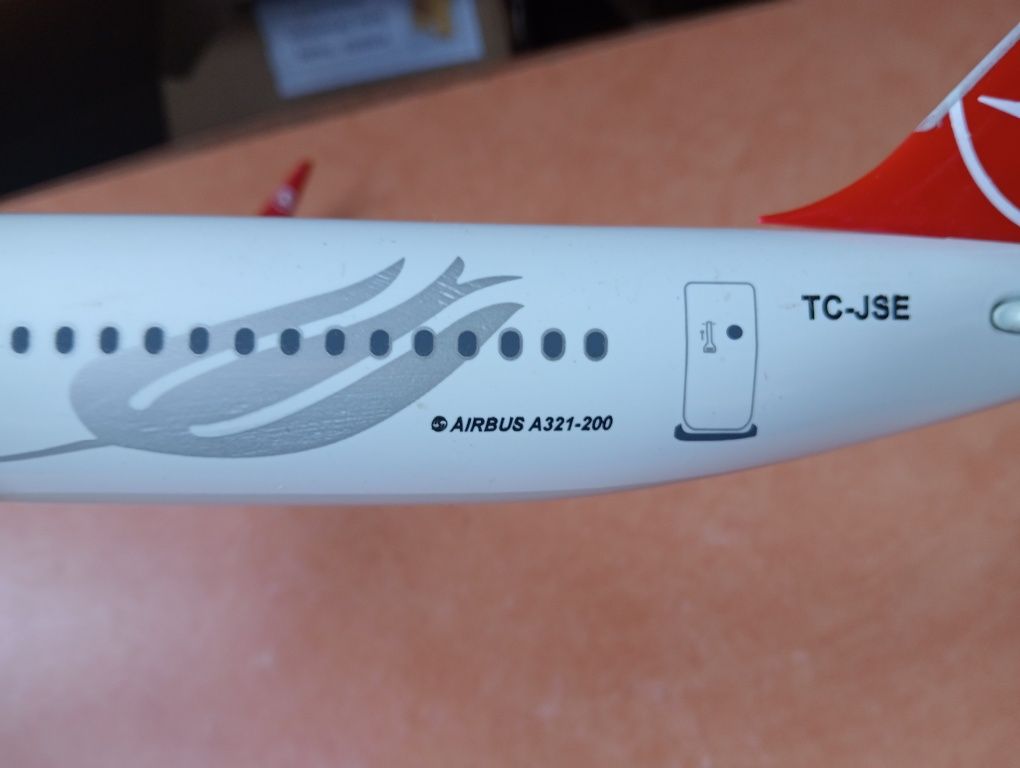 Модель самолёта airbus a321-200