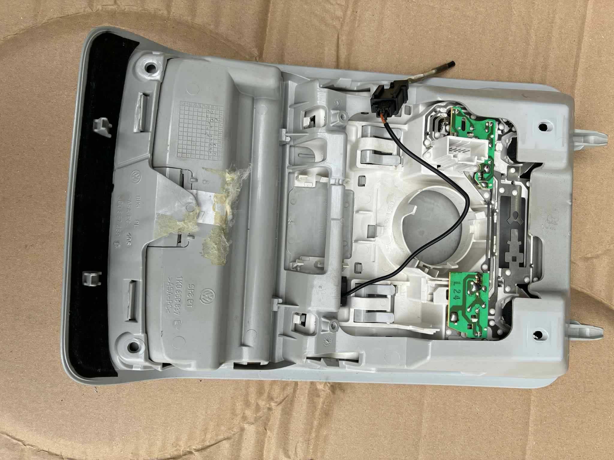 lampka podsufitki oświetlenie wnętrza vw volkswagen golf v 5 passat b6
