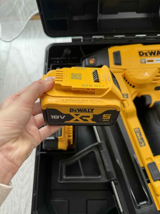 Gwozdziarka dewalt