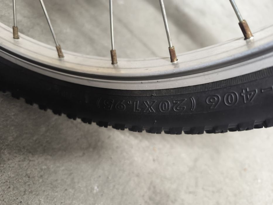 Bicicleta de criança com pouca utilização