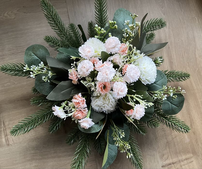 Wiązanka ze sztucznych kwiatów