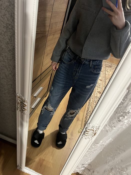 Джинси з дирками жіночі