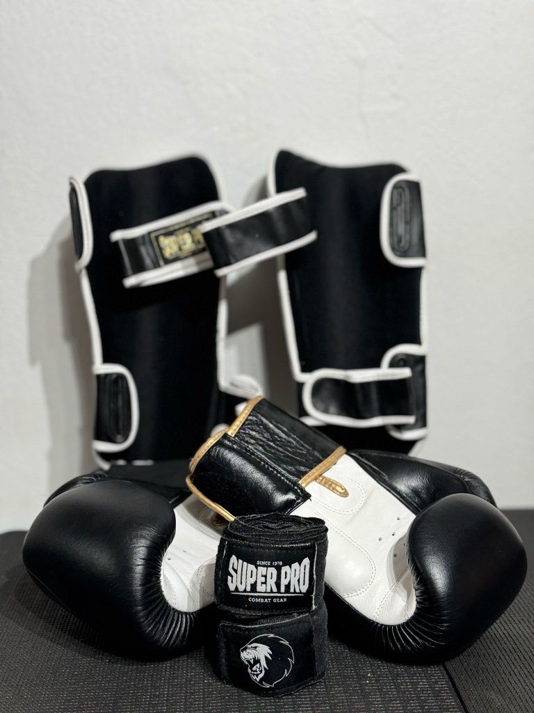 Vendo este conjunto de proteções para artes marciais novo
