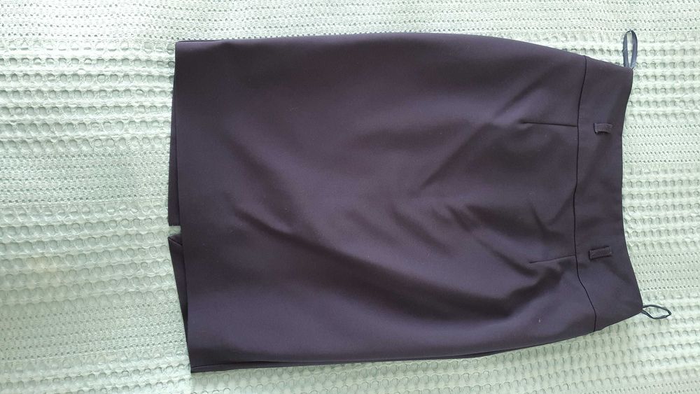 Granatowa spodnica olowkowa