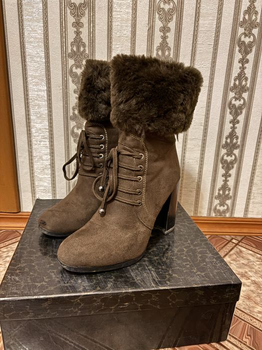 Зимние сапоги на каблуке