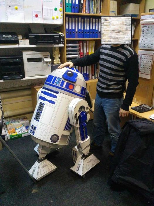 Робот R2D2 из далекой далекой галактики