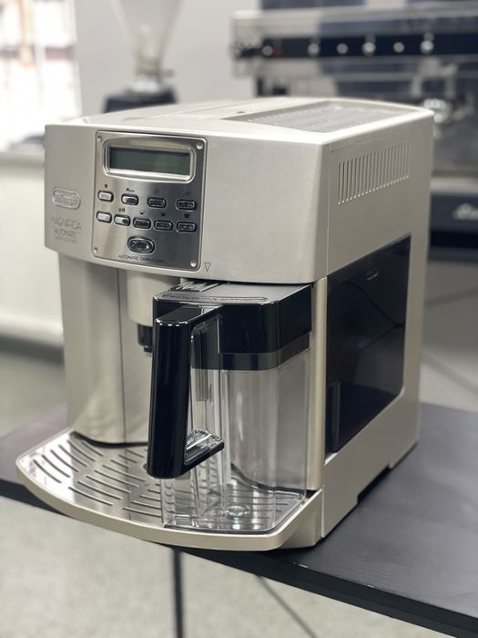 Бюджетная кофемашина с молоком для дома Delonghi 3600,новый молочник