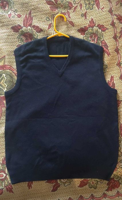 Вязаная жилетка свитер (синяя, красная и ромбиками) размер L