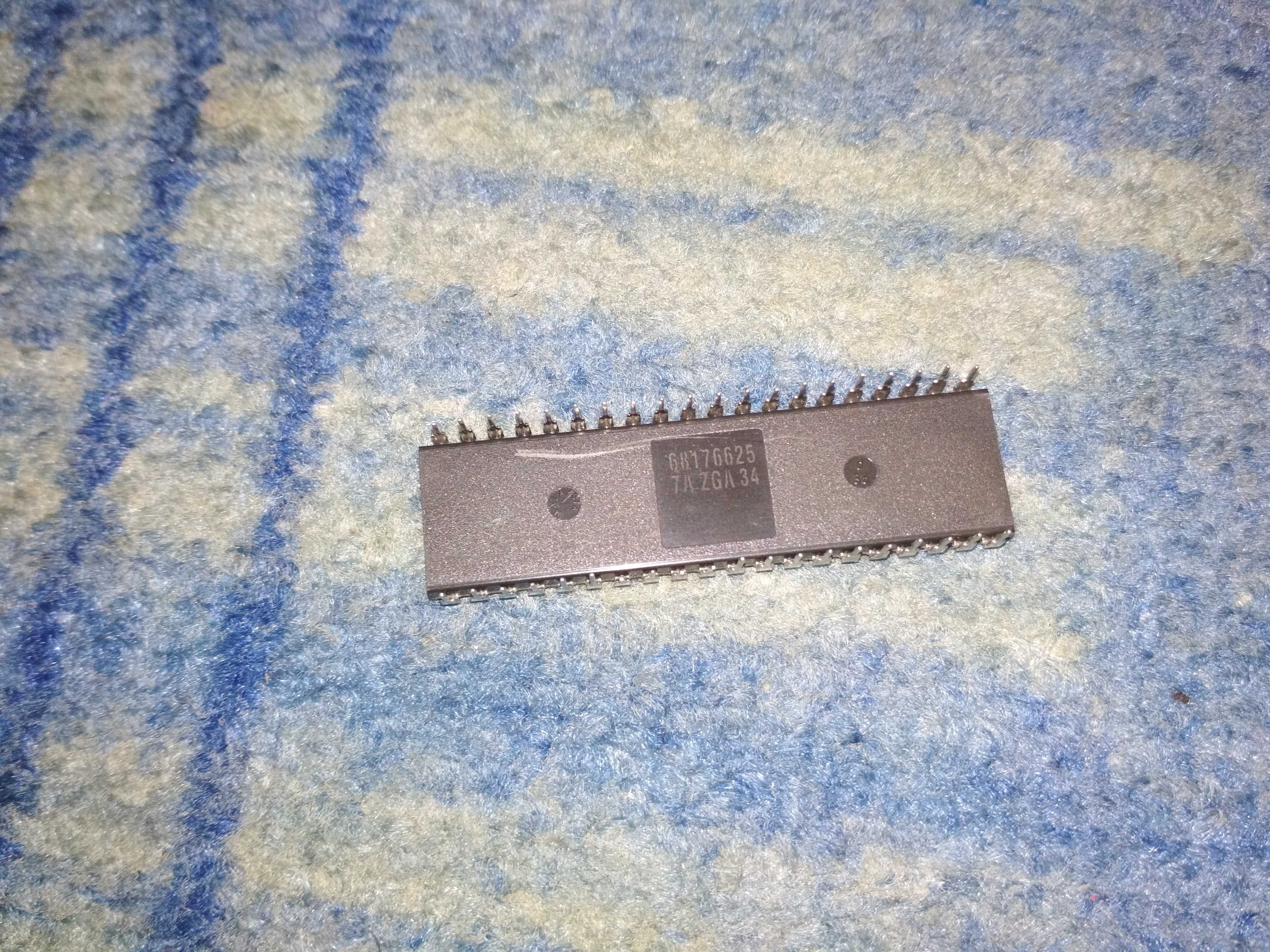 Mikrokontroler Intel P87C51FB1
