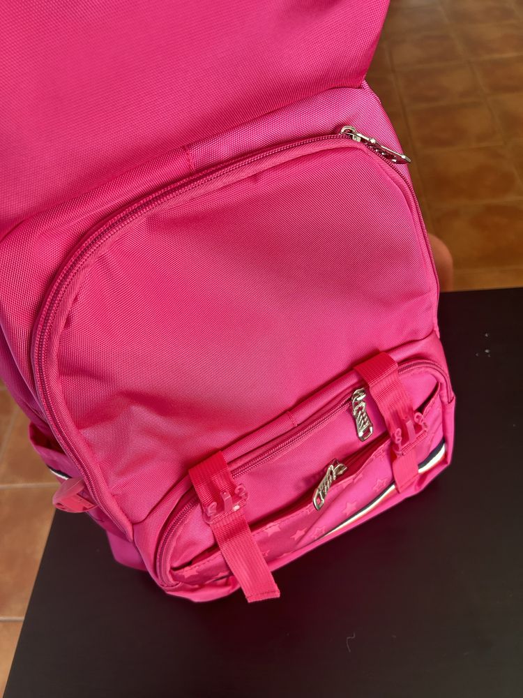 Mochila de estudante novíssima