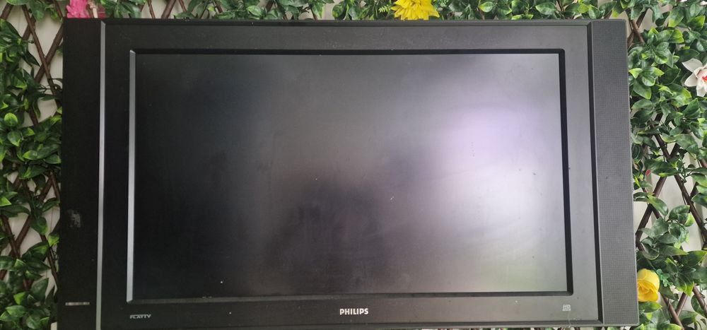Televisão Philips preta