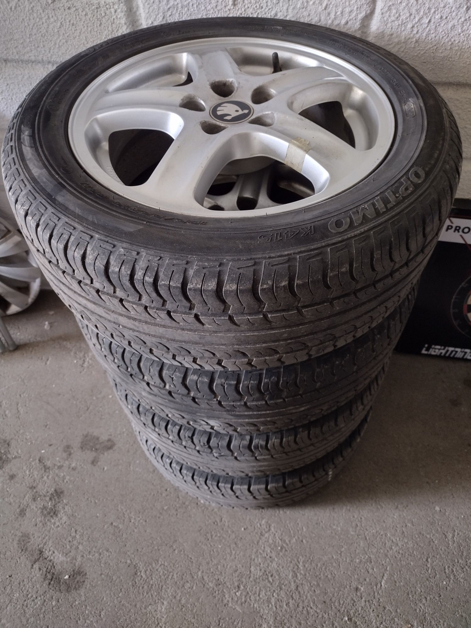 4x Alufelgi 15" ET38 oryginalne Skoda, opony letnie 195/55 R15 komplet