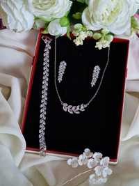 Zestaw biżuterii ślubnej w srebrnym kolorze