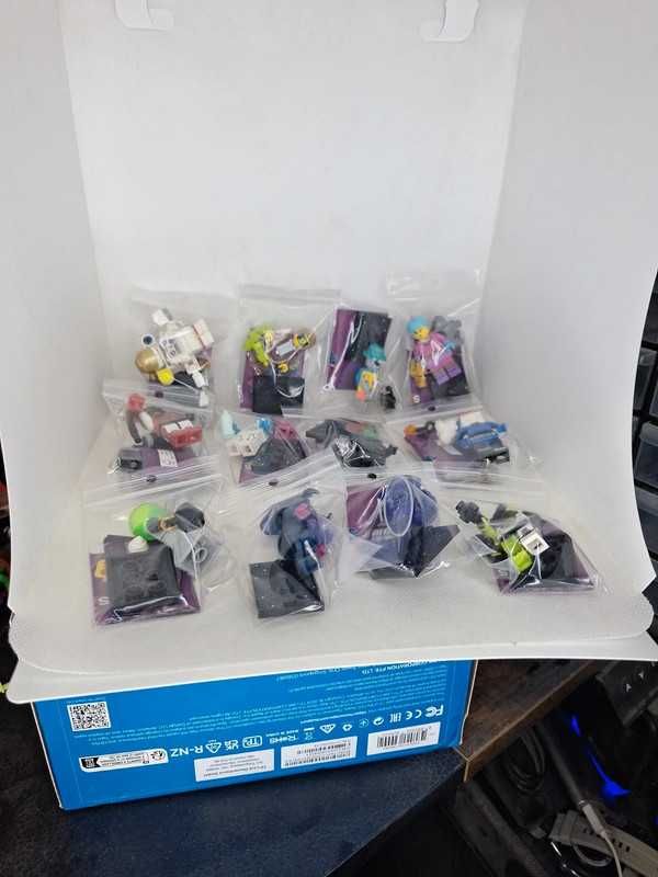 Kompletna seria 26 minifigurek lego seria kosmiczna