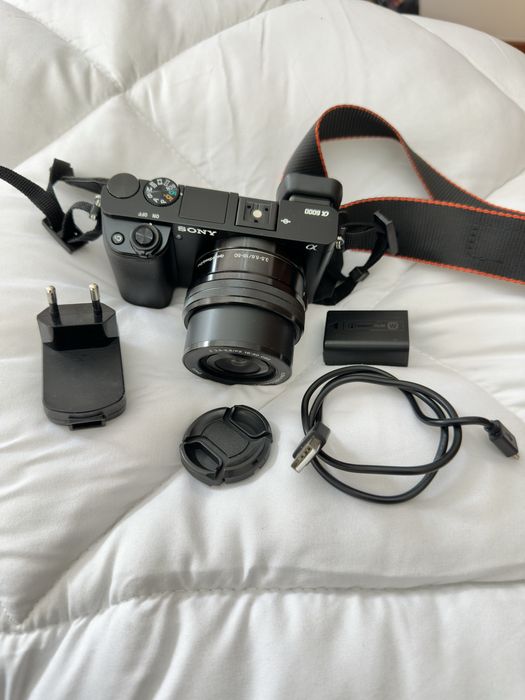 Sony ZV E10 with lens 16-50mm